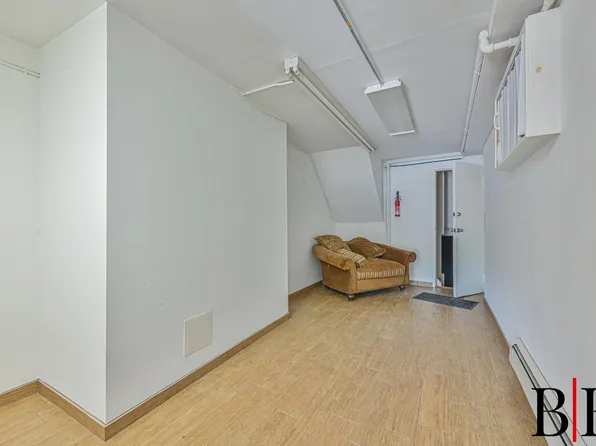 2078 Bergen Avenue image 12 of 25