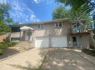2220 Clarke Crest Dr, Dubuque, IA 52001