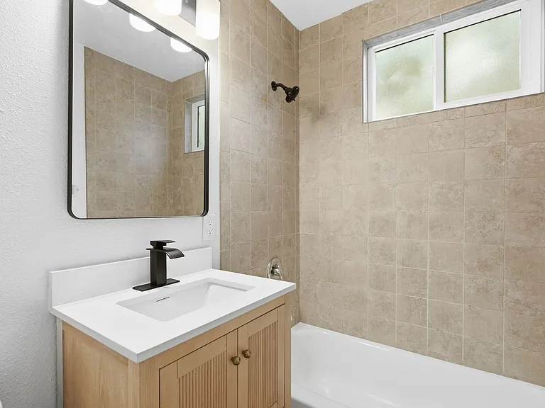 14616 Magnolia Blvd — Photo 15