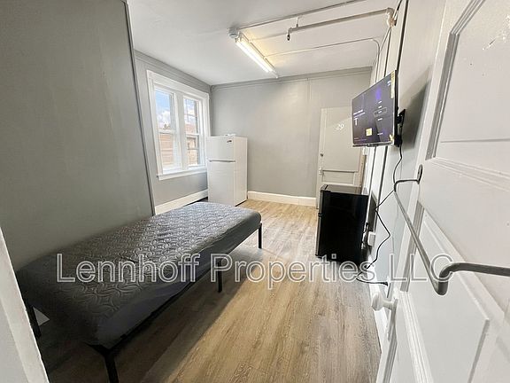 5th image of 32 Lawrence St Room 29