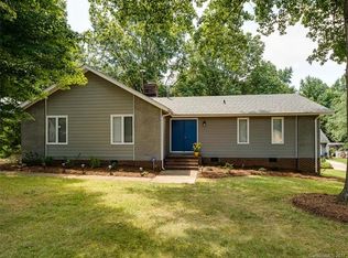 718 Bellows Ln, Charlotte, NC 28270