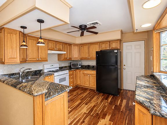 2nd image of 135 Hickory Rd