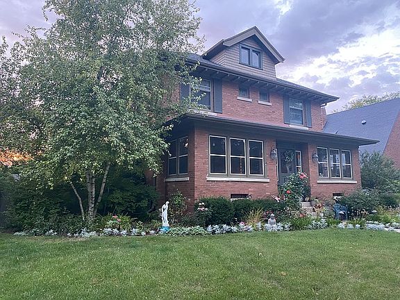 3rd image of 4027 N Richland Ct