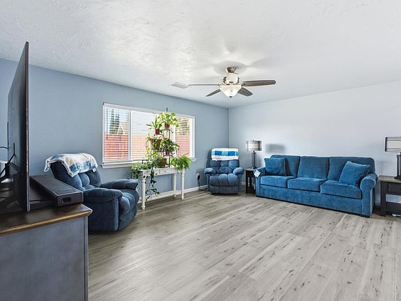5th image of 839 Camellia Ln
