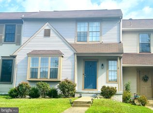 8 Haxall Ct, Sterling, VA 20165
