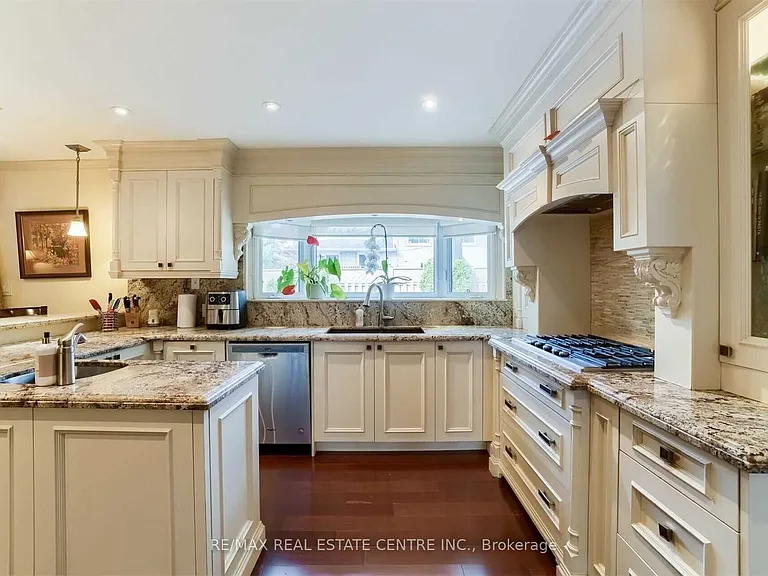 41 Clearside Pl — Photo 13