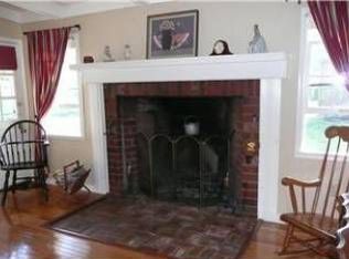 5 Petunia Rd, Levittown, PA 19056