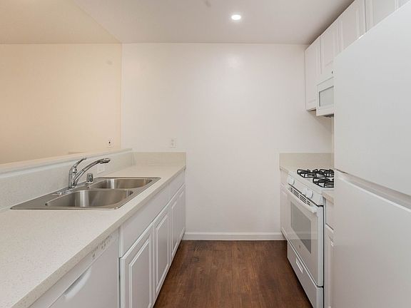 5th image of 3822 Bentley Ave APT 101
