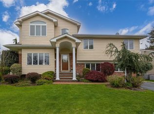 286 Arch St, Oceanside, NY 11572