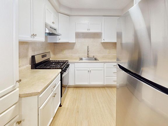 2nd image of 87-89 Lake St #89-7