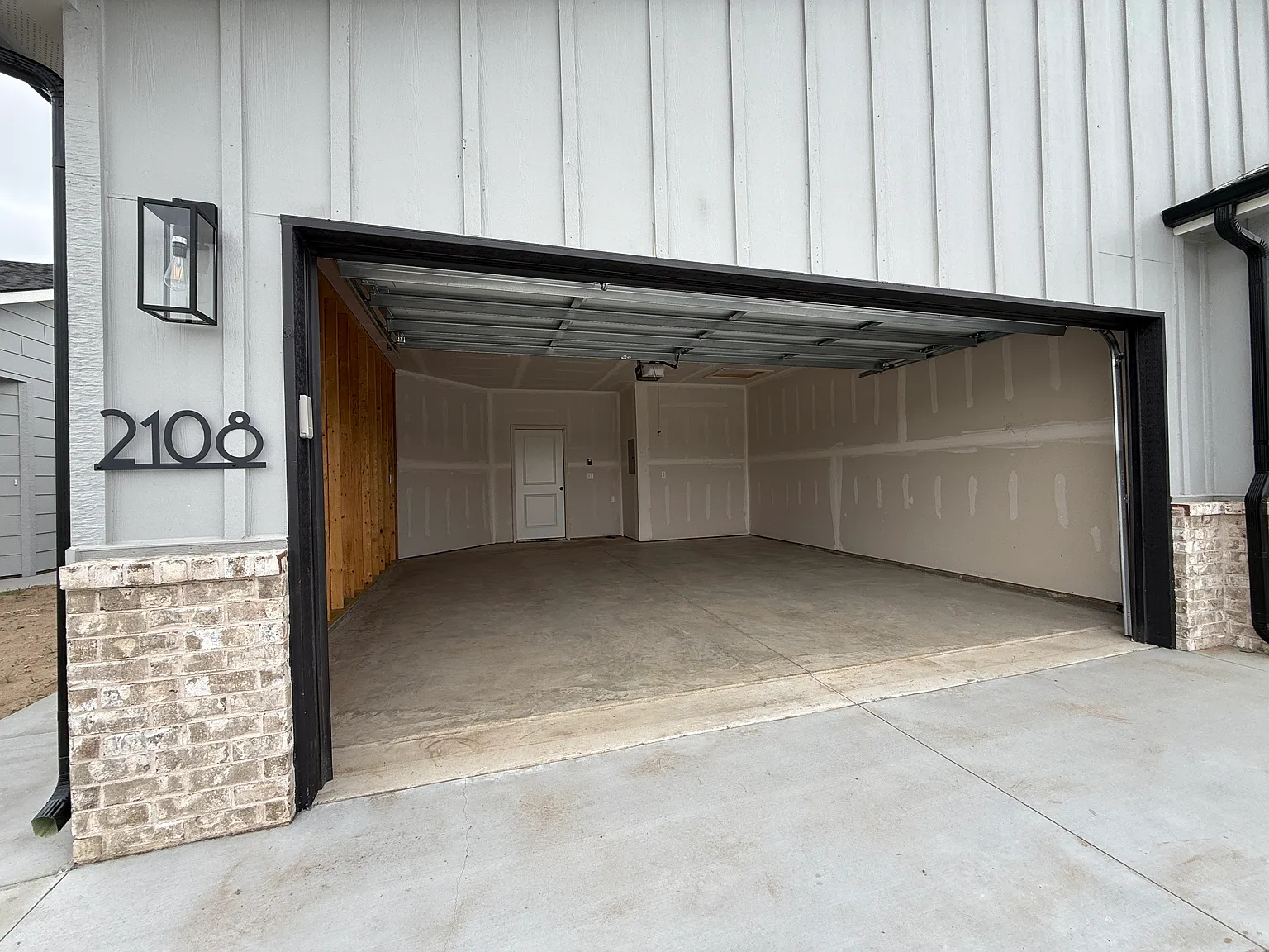 3 bed, 1100 sqft, $1,600 — Photo 2