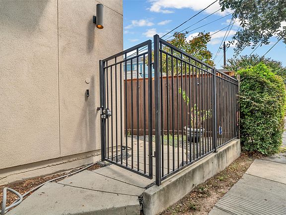 5th image of 1624 Vermont St