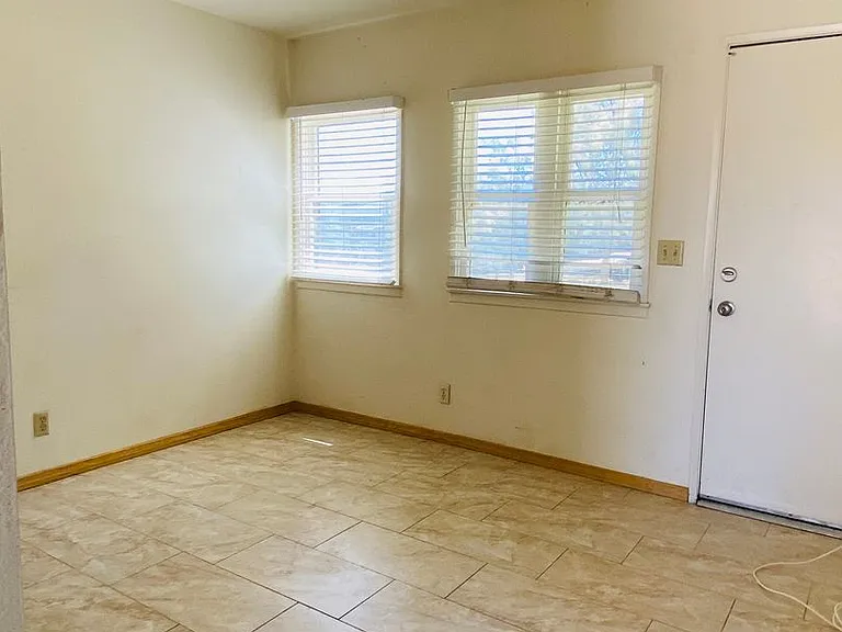 110 W Robertson Ave — Photo 3