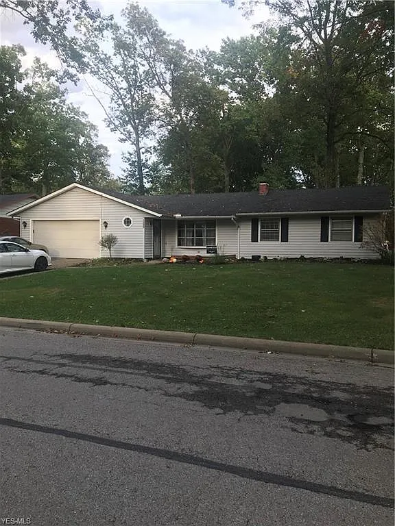 1399 Beechview Dr photo 1