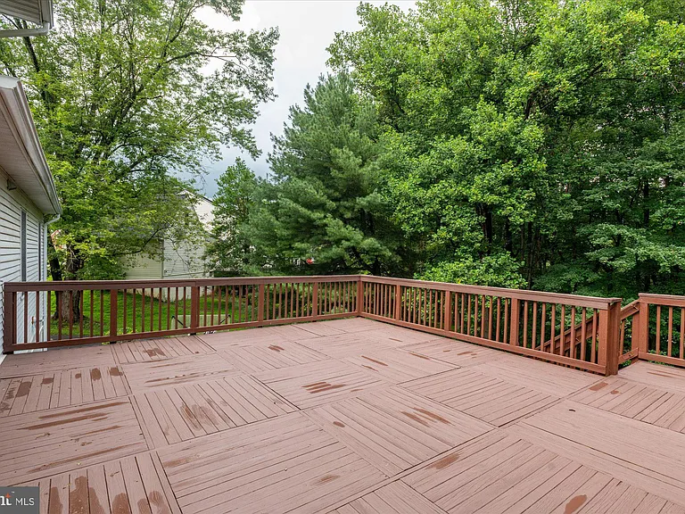 9708 Locust Hill Dr — Photo 51