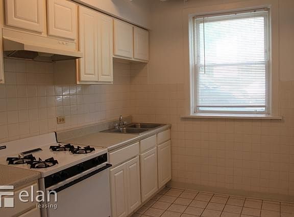 3rd image of 2837 W Cullom Ave #Gdn