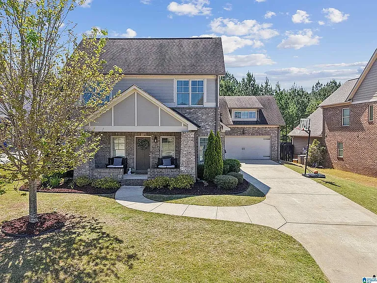 1033 Evan Cir — Photo 1