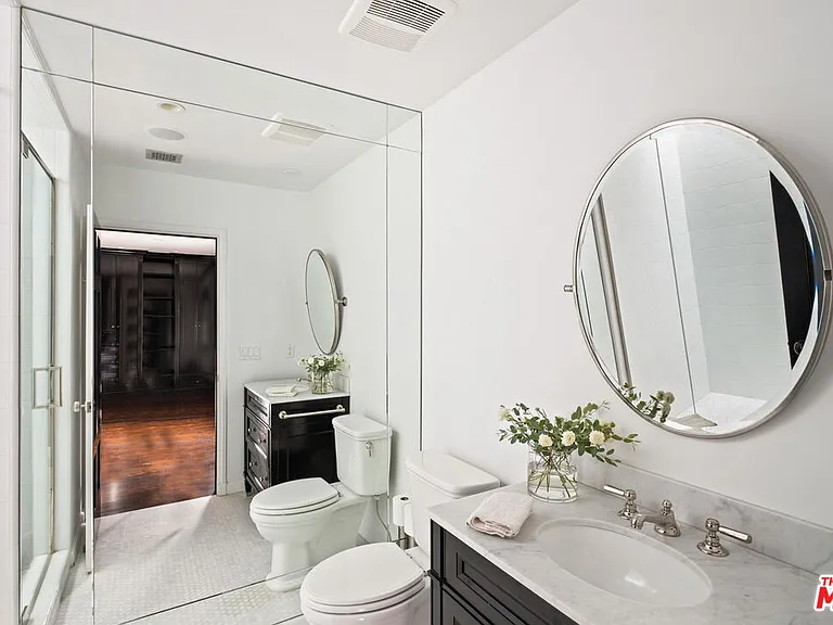 1443 N Doheny Dr — Photo 17
