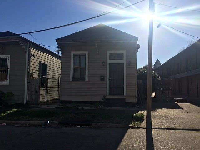 1st image of 2604 Josephine St