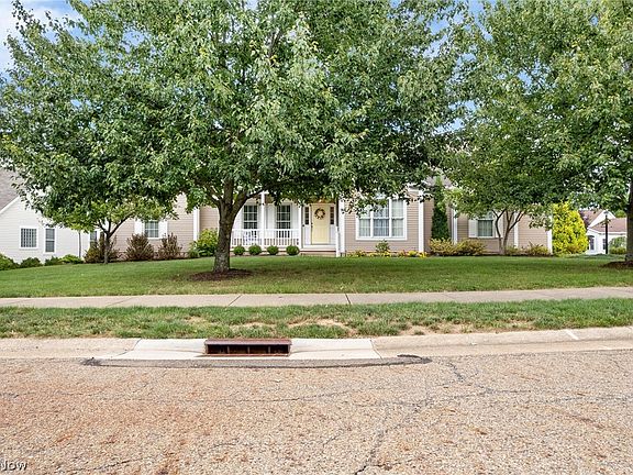 2nd image of 1829 Swanhurst Cir NE