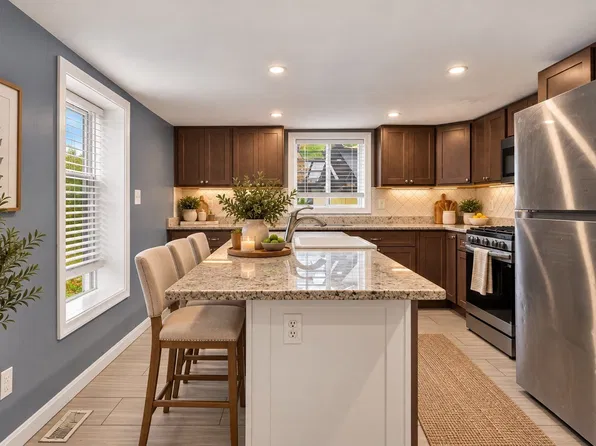 48 Wall St, Bridgewater, MA 02324