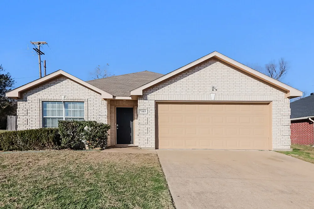 3 bed, 2.0 bath, 1807 sqft, $1,930 — Photo 1