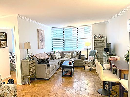 5th image of 301 E 45th St APT 14A