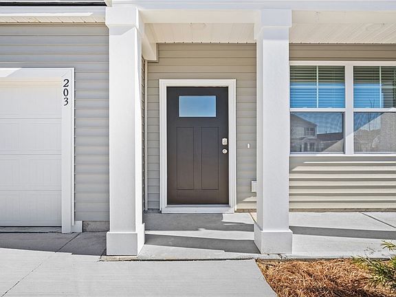 4th image of 228 Lakeside Drive