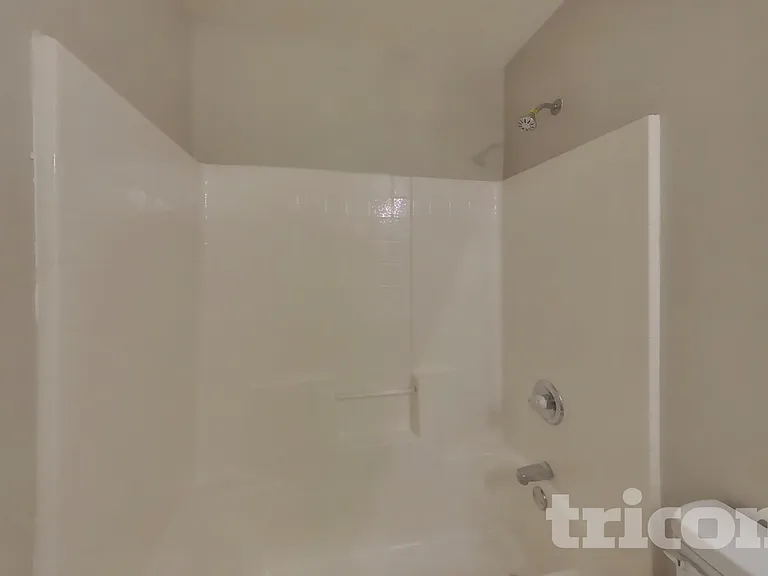 233 Amherst Dr — Photo 14