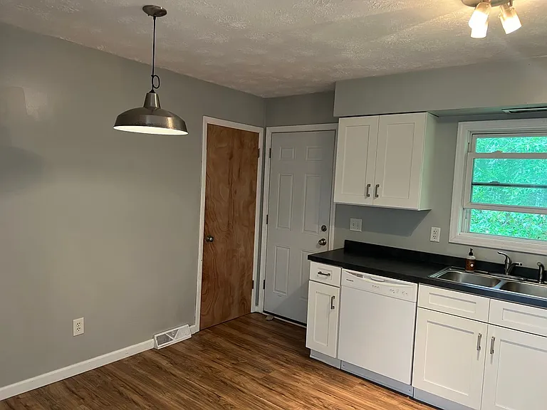 8315 & 8317 Kettering St SE — Photo 6