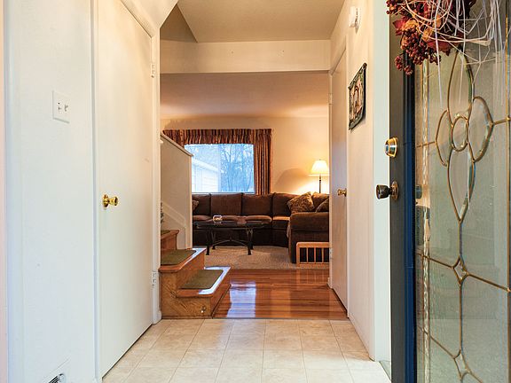 4th image of 9612 Missouri St