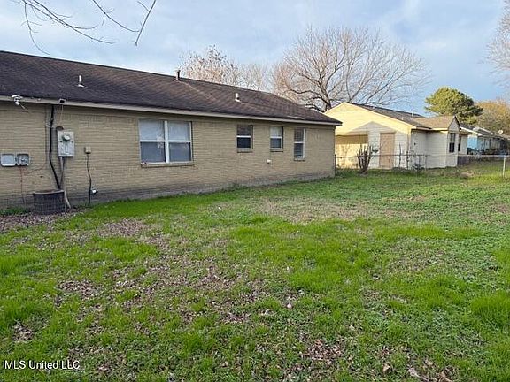3rd image of 2889 Normandy Dr