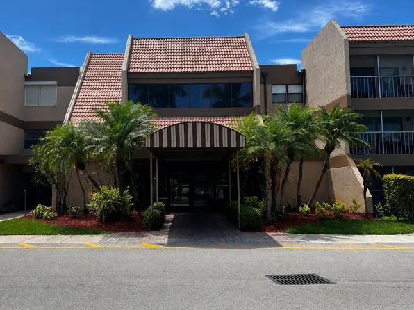 240 Lakeview Dr, Weston, FL