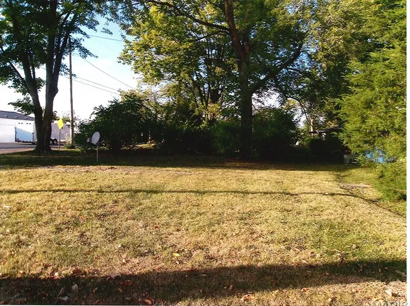 1505 6th St, Highland, IL 62249