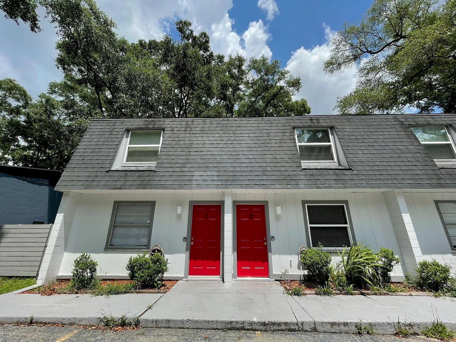 2 bed, 1.5 bath, 4290 sqft, $1,400 — Photo 1
