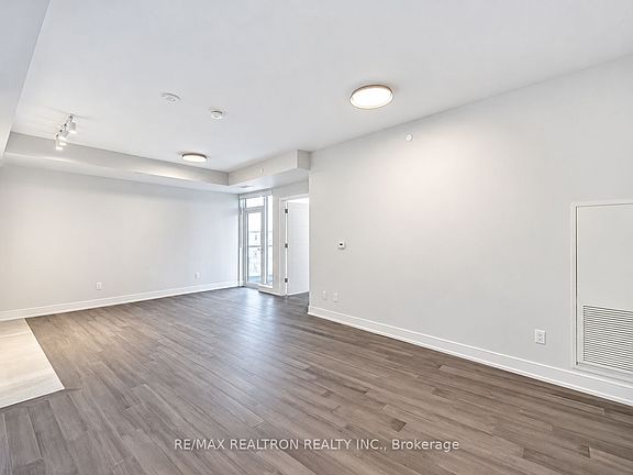 4th image of 2525 Bathurst St #1001