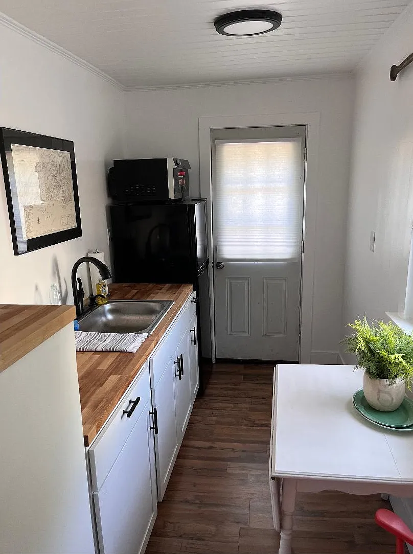 Studio, $1,300 — Photo 2