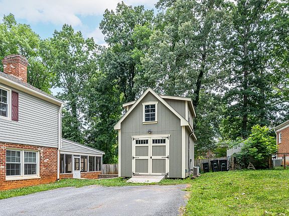 3rd image of 3004 Ravenwood Dr