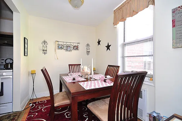 Sold by Re/Max In The City | media 29