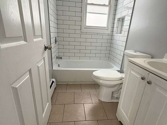 5th image of 164 S 11th St APT 2