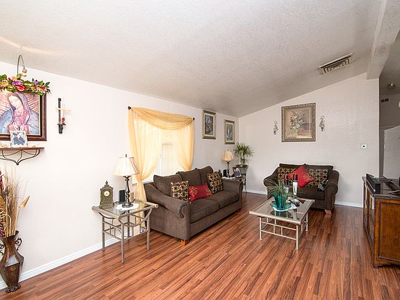 2nd image of 3303 Regency Park Dr