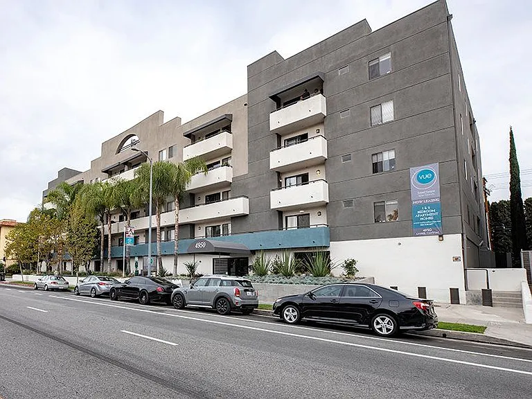 Vue at Laurel Canyon — Photo 24