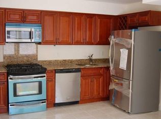 2712 Summit Ave, Union City, NJ 07087