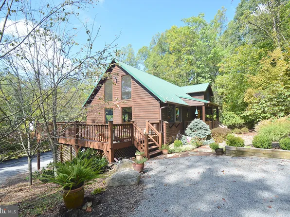 236 Spicy Cedar Ln, Berkeley Springs, WV 25411