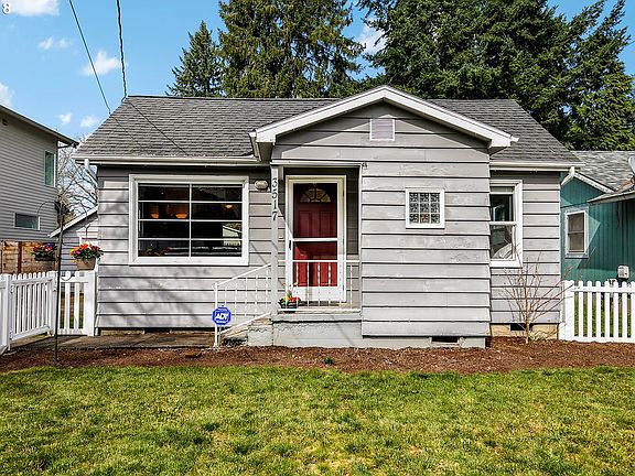 3rd image of 3517 SE Edison St