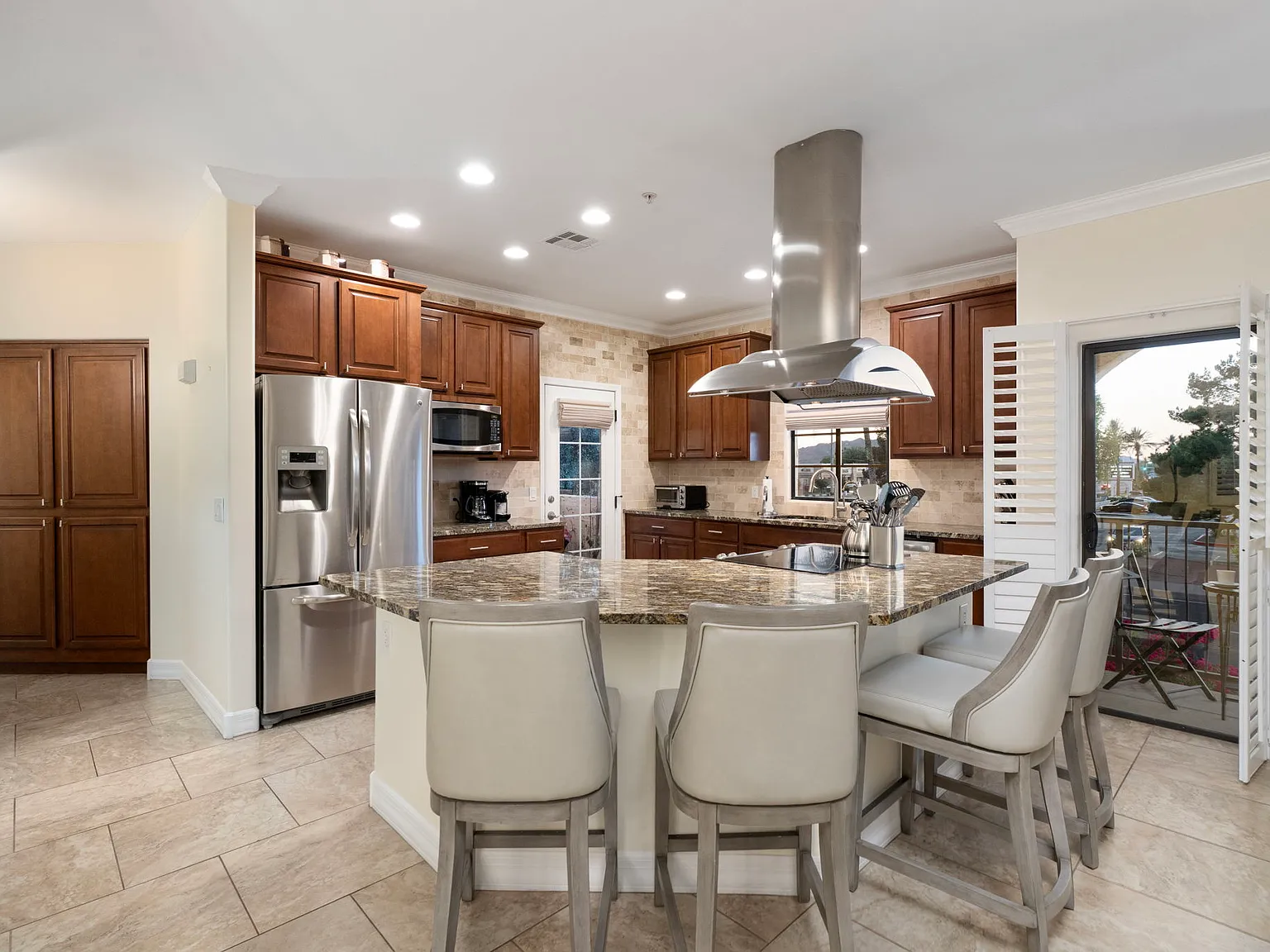 3 bed, 1932 sqft, $3,695 — Photo 1