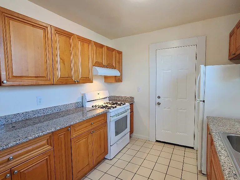 1003 Roosevelt Ave — Photo 13