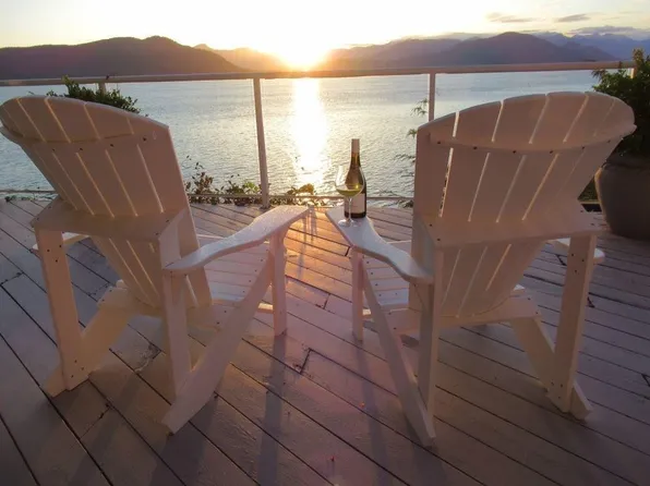 8255 Pasco Rd, West Vancouver, BC V7W 2T5