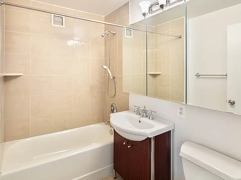 100 Maiden Ln — Photo 4
