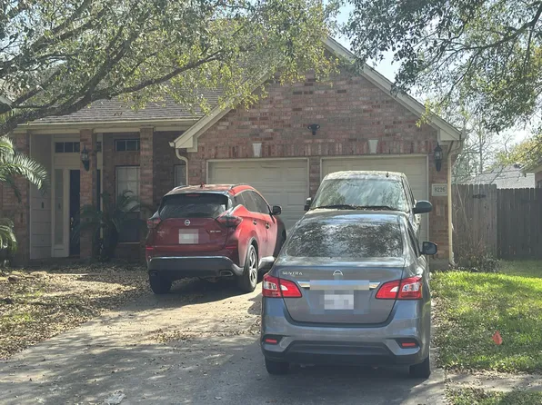 8226 Pinewood Canyon Ln, Humble, TX 77346
